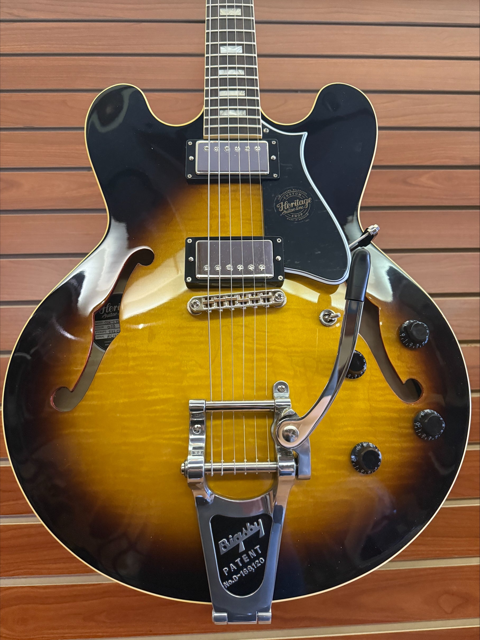 HERITAGE GOLDEN EAGLE テ－ルピ－スプレート　美品！ Heritage Guitars